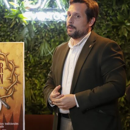 Guía cofrade Sabor y Pasión en Alcalá de Guadaíra Enrique Ruiz